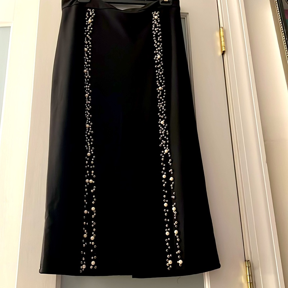 Embellished Pencil Black Skirt. Pearl and Silver Bead embellishment. ✏️ 🌟